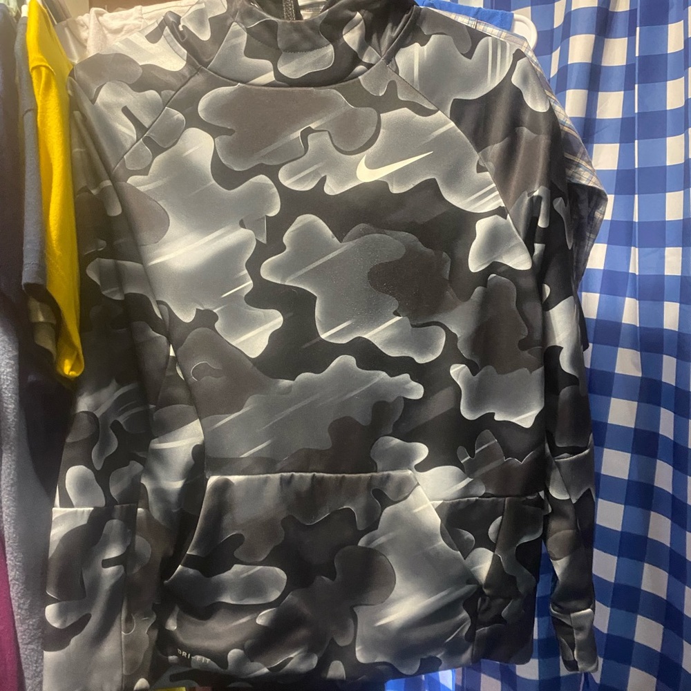 Nike camo hoodie